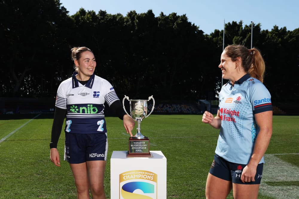 (L-R) Blues skipper Maiakawanakaulani Roos and NSW Waratahs skipper Emily Chancellor ahead of Saturday's Women's Super Rugby Champions Final. Photo: Getty Images