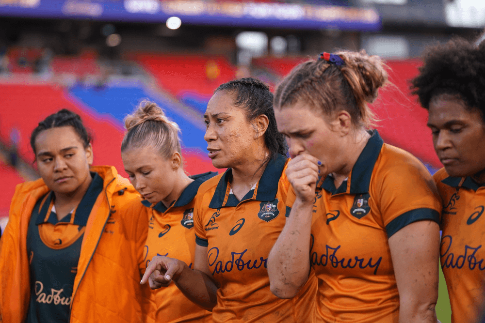 Siokapesi Palu talks to the Wallaroos following the Wallaroos' loss to the Black Ferns in Newcastle (Source: Getty)