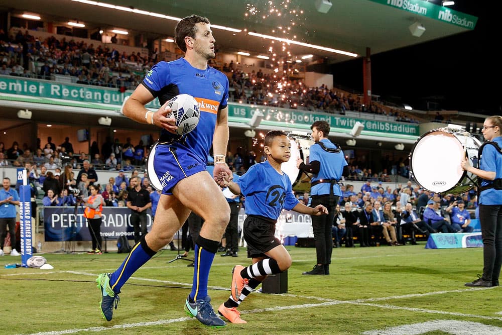 Ian Prior runs onto nib Stadium. Photo: Getty Images