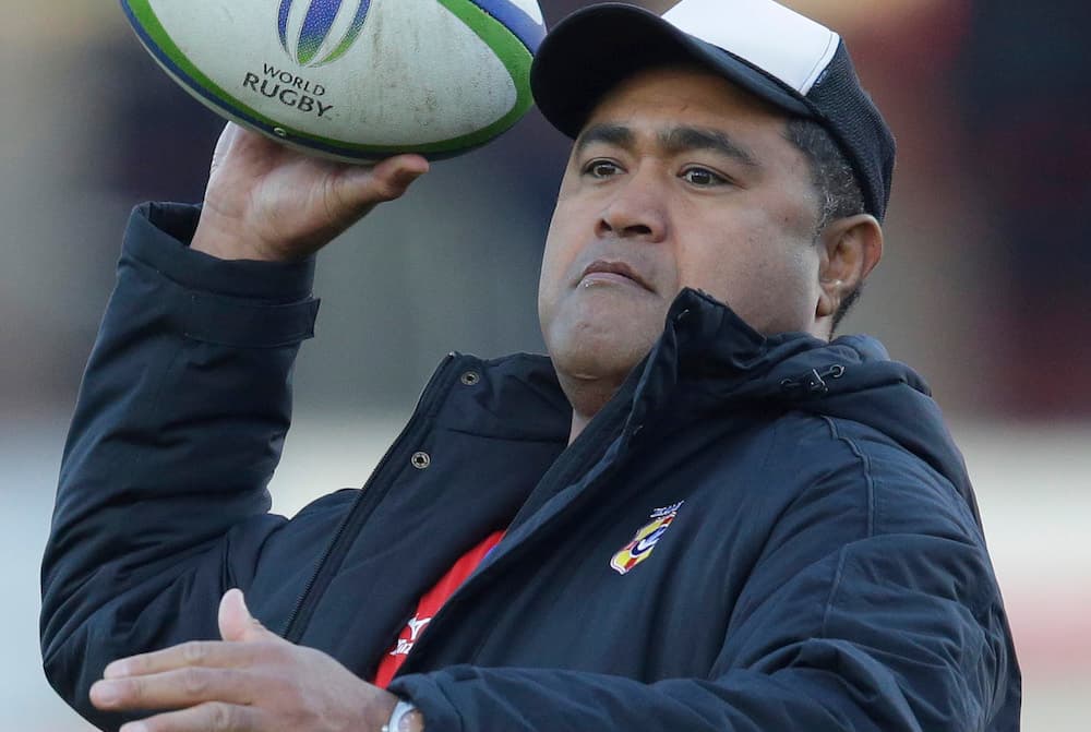 Tongan coach Toutai Kefu throws a ball at training. Photo: Getty Images