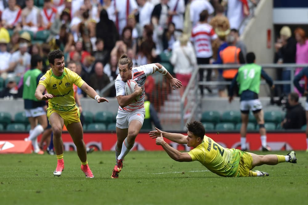 Dan Bibby avoids a Kennewell (R) tackle  (Photo by Charles McQuillan/Getty Images