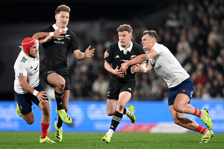 The All Blacks have named a relatively unchanged side to face France.