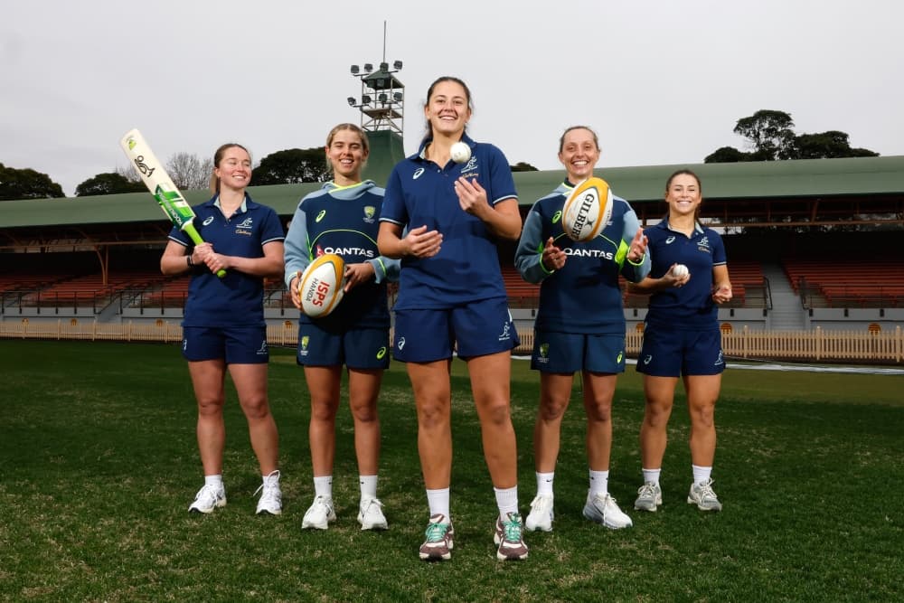 The Wallaroos and Australia Cricket team trade tips ahead of their respective World Cup campaigns. Photo: Getty Images