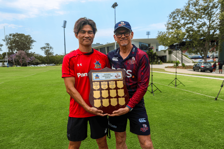  Queensland Reds Head Coach Les Kiss (right) and Saitama Panasonic Wild Knights Head Coach Atsushi Kanazawa with the Saitama Queensland Shield. Source: Reds Media