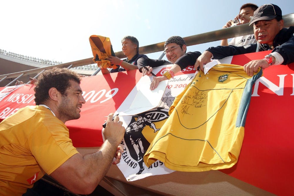 George Smith signs autographs for fans in Japan. Photo: Getty Images