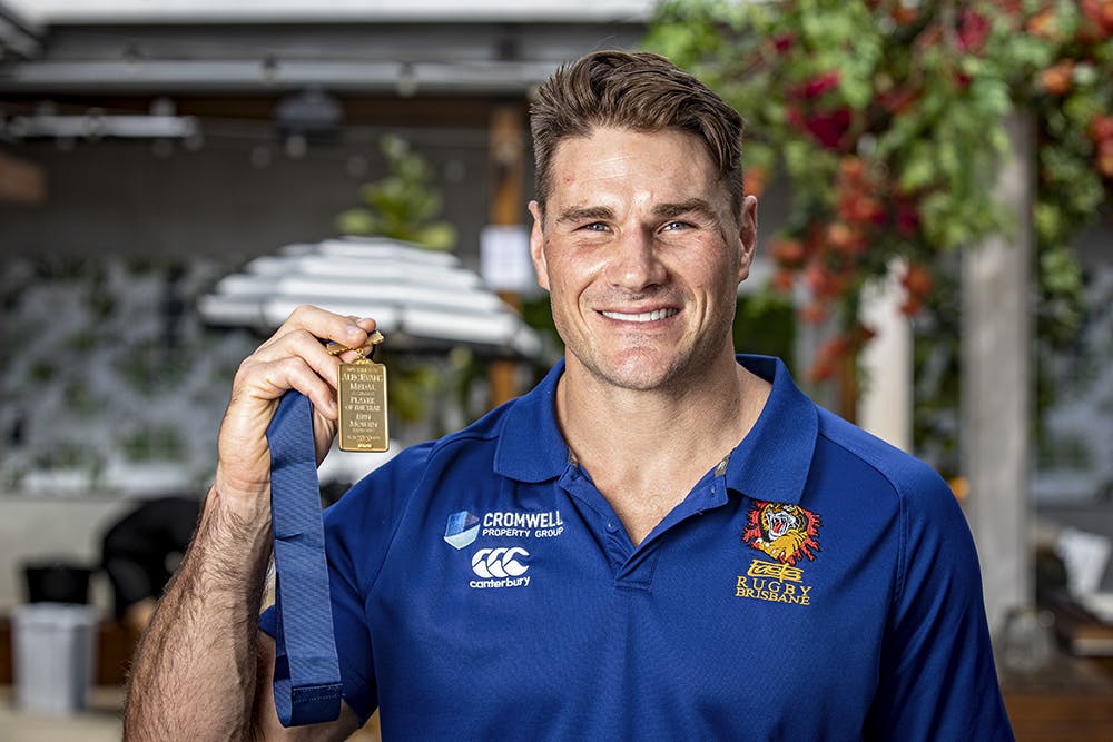 Ben Mowen with the 2020 Alec Evans Medal for the Hospital Challenge Cup Player of the Season. Photo: Brendan Hertel/QRU